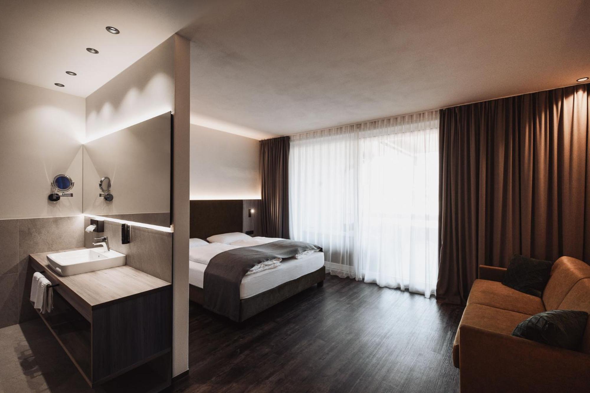 Hotel Montis - Active Nature Spa Брунико Экстерьер фото