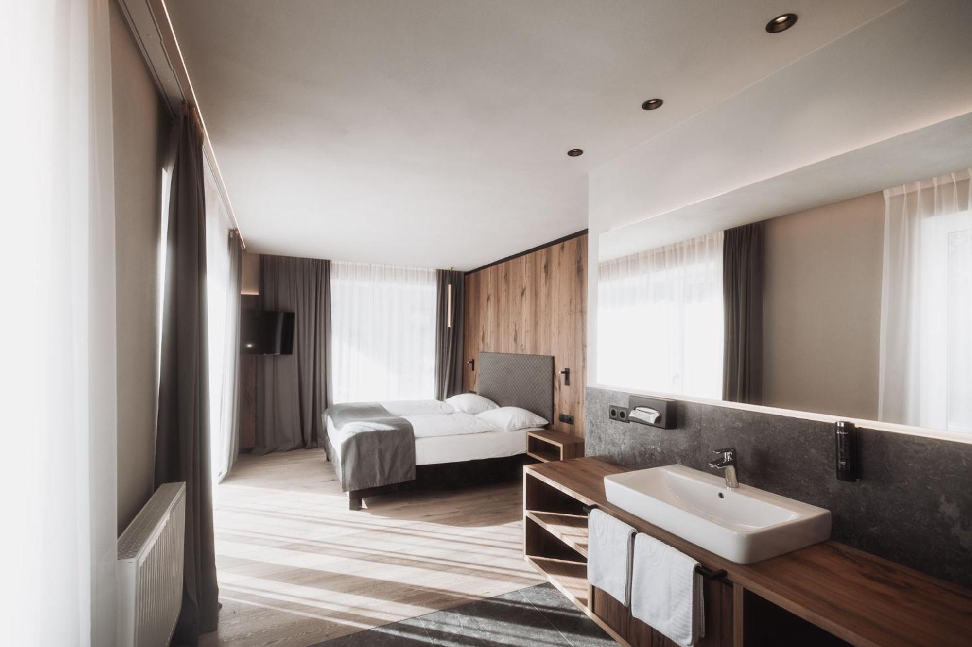 Hotel Montis - Active Nature Spa Брунико Экстерьер фото